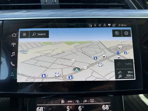 Used 2022 Audi e-tron Premium image 24