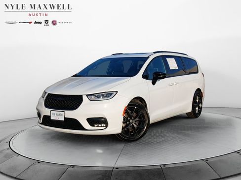 Used 2026 Chrysler Pacifica Limited w/ S Appearance Package FWD image 1
