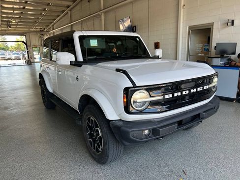 Used 2023 Ford Bronco Outer Banks AWD/4WD image 2