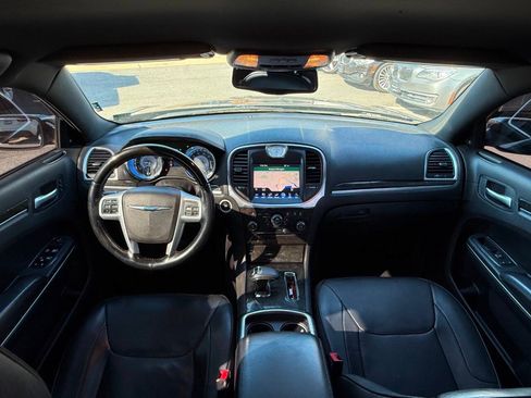 Used 2014 Chrysler 300 C RWD image 35