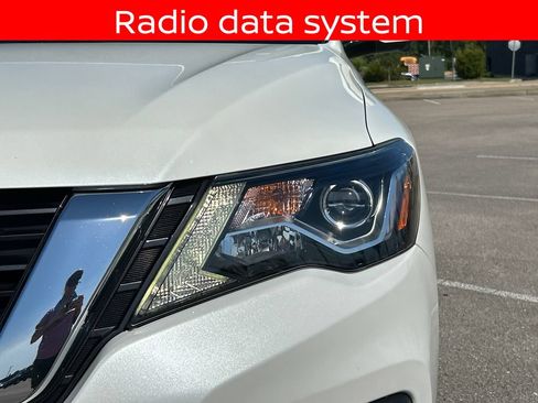 Used 2019 Nissan Pathfinder Platinum FWD image 12