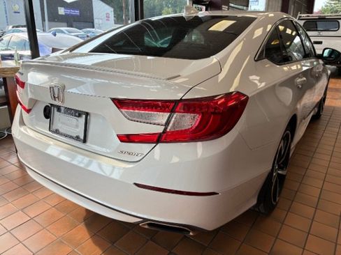 Used 2018 Honda Accord Sport image 10