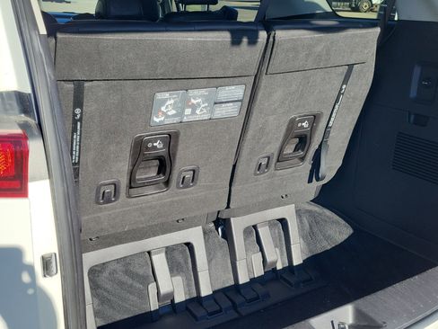 Used 2024 Kia Carnival LX image 21