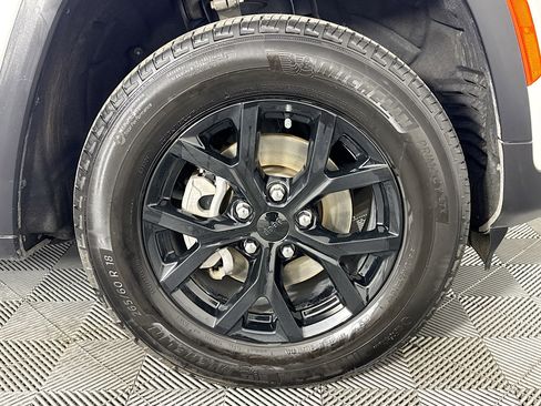 Used 2024 Jeep Grand Cherokee Altitude image 31