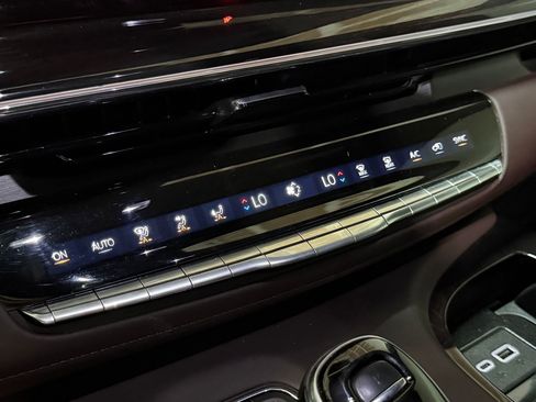 Certified 2023 Cadillac Escalade ESV Sport Platinum w/ LPO, ONYX Package AWD/4WD image 31