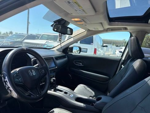 Used 2021 Honda HR-V EX-L image 3