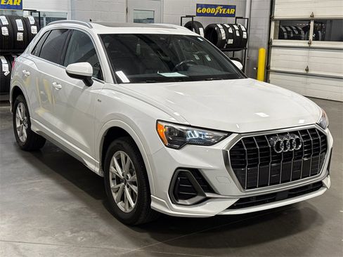 Used 2022 Audi Q3 2.0T Premium image 3