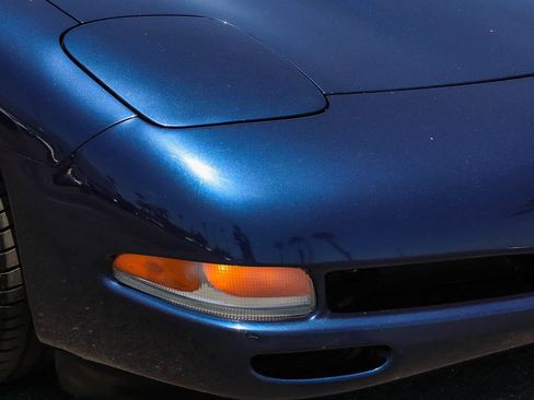 Used 2001 Chevrolet Corvette Convertible w/ Preferred Equipment Group2 RWD image 4