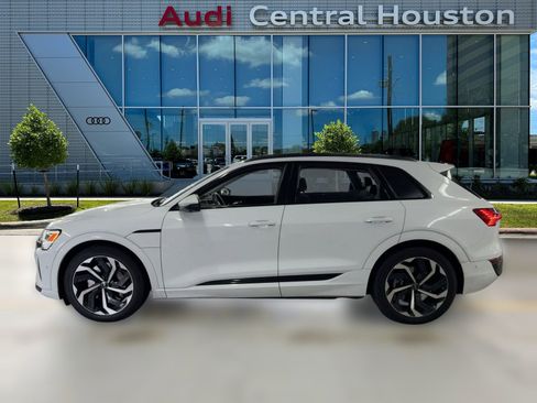 Used 2024 Audi Q8 e-tron Premium Plus image 2