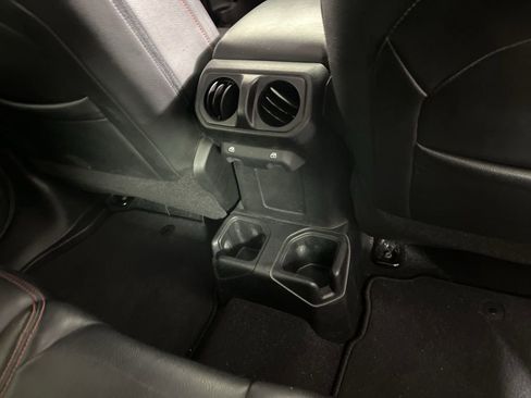 Used 2018 Jeep Wrangler Unlimited Sport S image 9