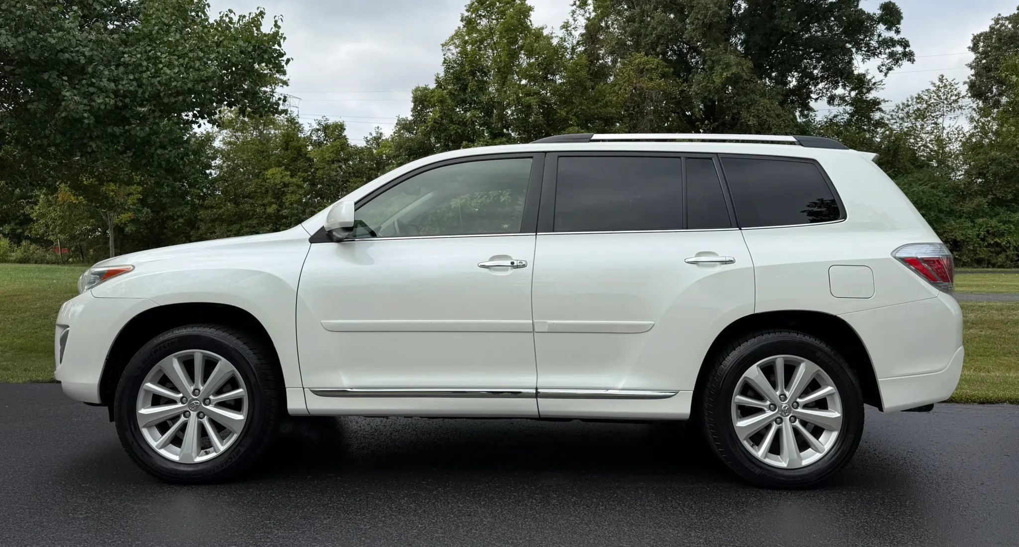 Used 2013 Toyota Highlander Limited AWD/4WD image 9