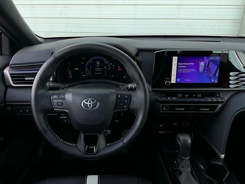 Used 2025 Toyota Camry SE image 14