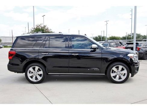 Used 2023 Ford Expedition Platinum RWD image 5