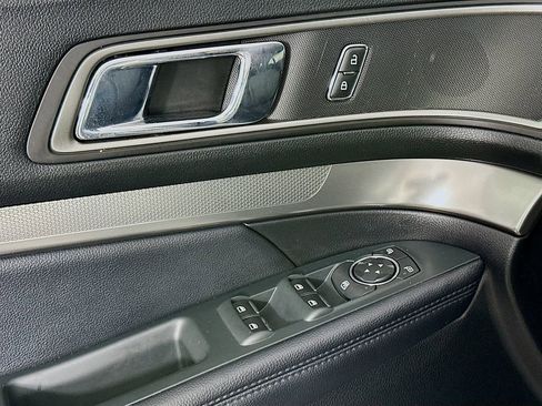 Used 2018 Ford Explorer XLT w/ Equipment Group 201A image 24