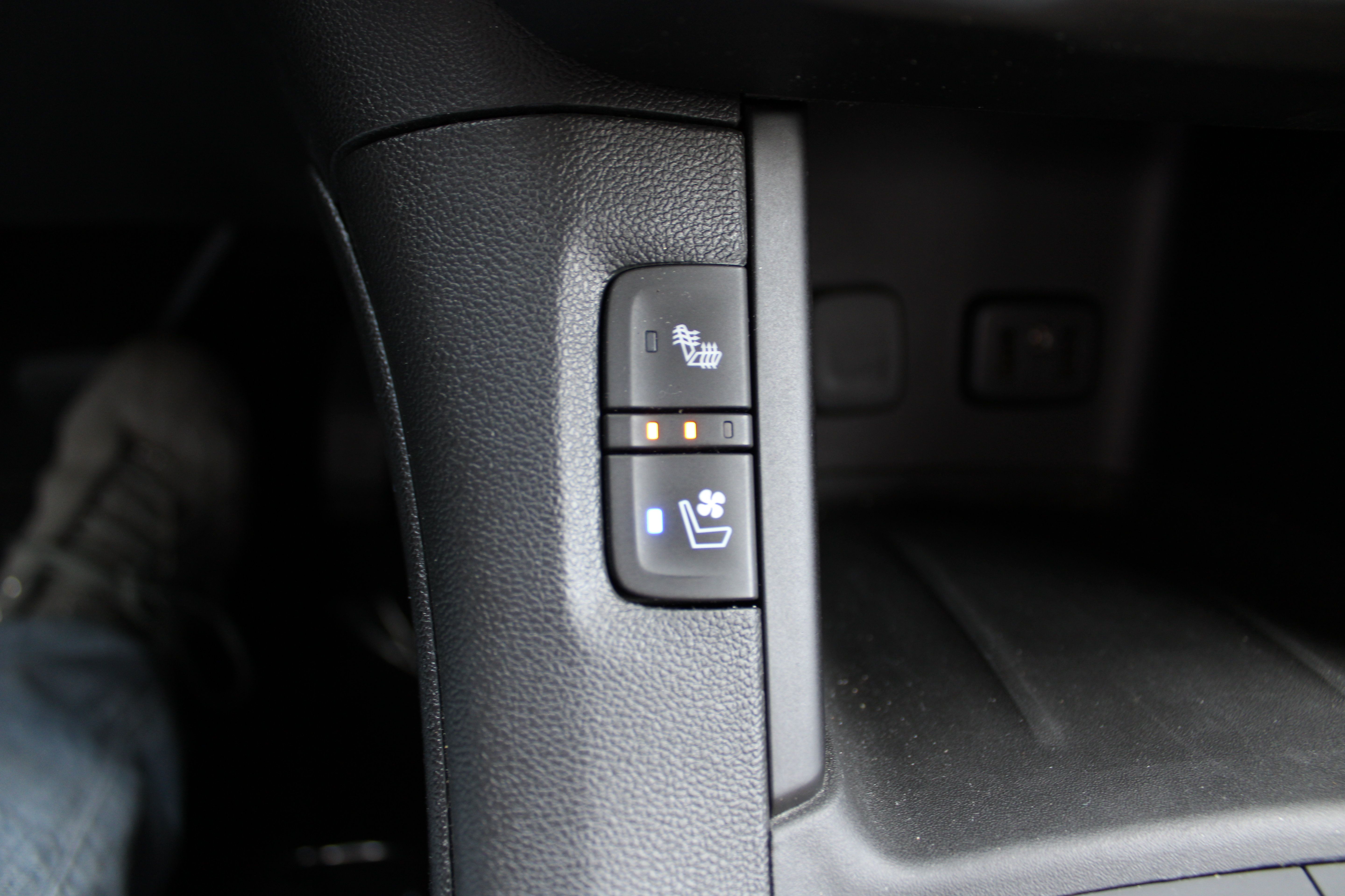 Used 2019 GMC Acadia Denali w/ Technology Package FWD image 25