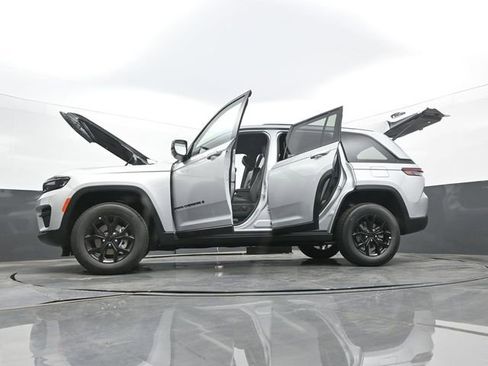 New 2025 Jeep Grand Cherokee Laredo image 64