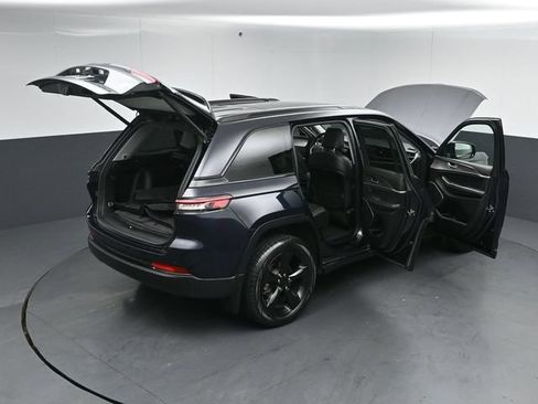 Used 2023 Jeep Grand Cherokee Limited w/ Black Appearance Package AWD/4WD image 59