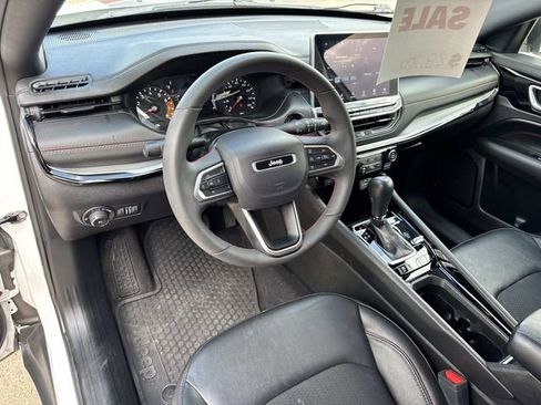 Used 2025 Jeep Compass Trailhawk AWD/4WD image 25