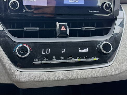 Used 2022 Toyota Corolla LE FWD image 12
