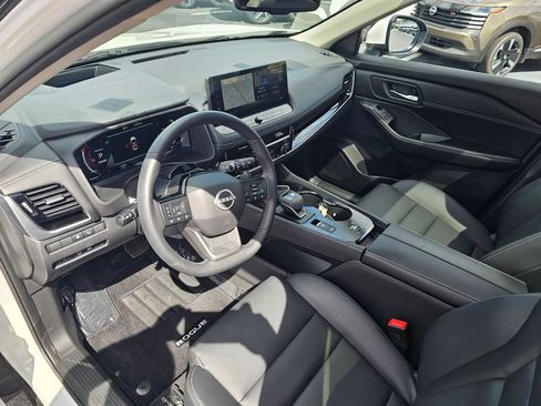 Used 2025 Nissan Rogue SL w/ Tech Package FWD image 19