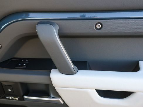 New 2026 Land Rover Defender 110 X-Dynamic SE AWD/4WD image 18