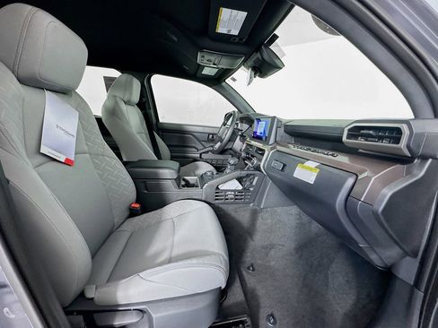 Used 2025 Toyota Tacoma SR5 image 28