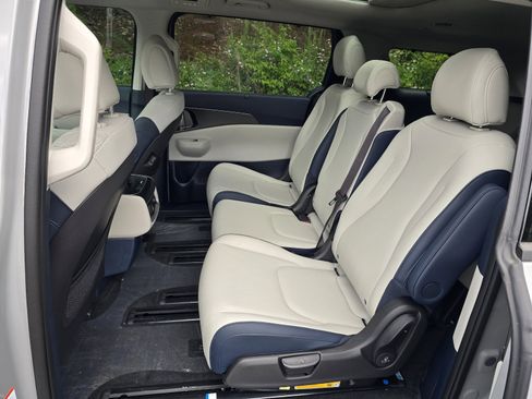 New 2026 Kia Carnival SX FWD image 4