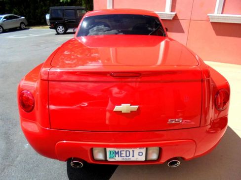 Used 2005 Chevrolet SSR w/ Preferred Equipment Group image 36