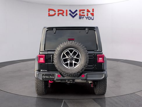 Used 2025 Jeep Wrangler Unlimited Rubicon AWD/4WD image 4