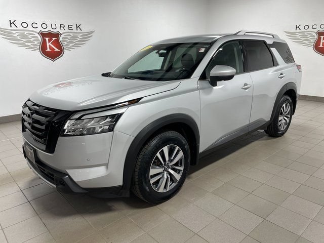 Used 2024 Nissan Pathfinder SL w/ Black Appearance Package AWD/4WD image 3