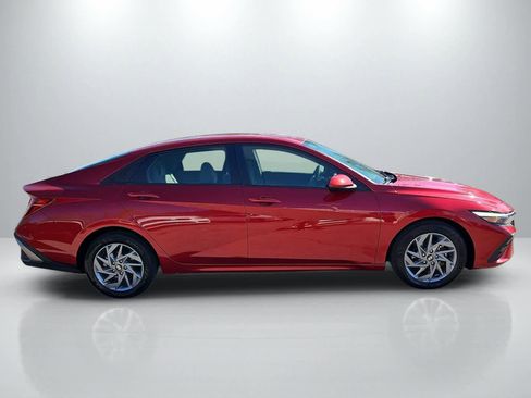 Used 2024 Hyundai Elantra SEL FWD image 13