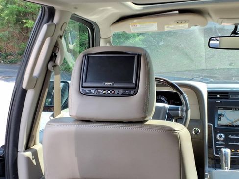 Used 2015 Lincoln Navigator 4WD image 16