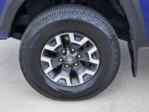 Certified 2022 Toyota Tacoma TRD Off-Road AWD/4WD image 7