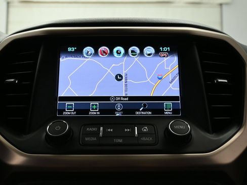Used 2017 GMC Acadia Denali w/ Technology Package FWD image 30