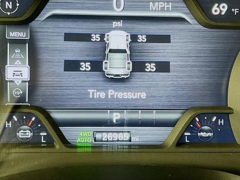 Used 2025 RAM 1500 Laramie AWD/4WD image 12