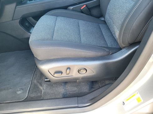 Used 2025 GMC Acadia Elevation FWD image 16