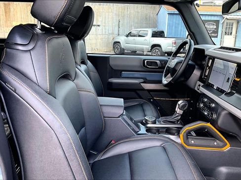 Used 2023 Ford Bronco Badlands image 9