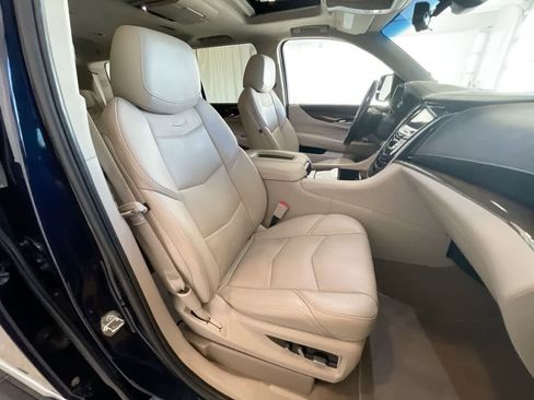 Used 2019 Cadillac Escalade Premium Luxury image 26