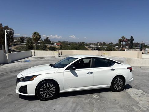Used 2025 Nissan Altima 2.5 SV FWD image 5