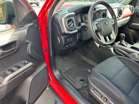 Used 2023 Toyota Tacoma SR5 w/ Technology Package image 10