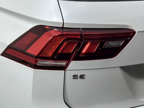 Used 2022 Volkswagen Tiguan SE R-Line image 26