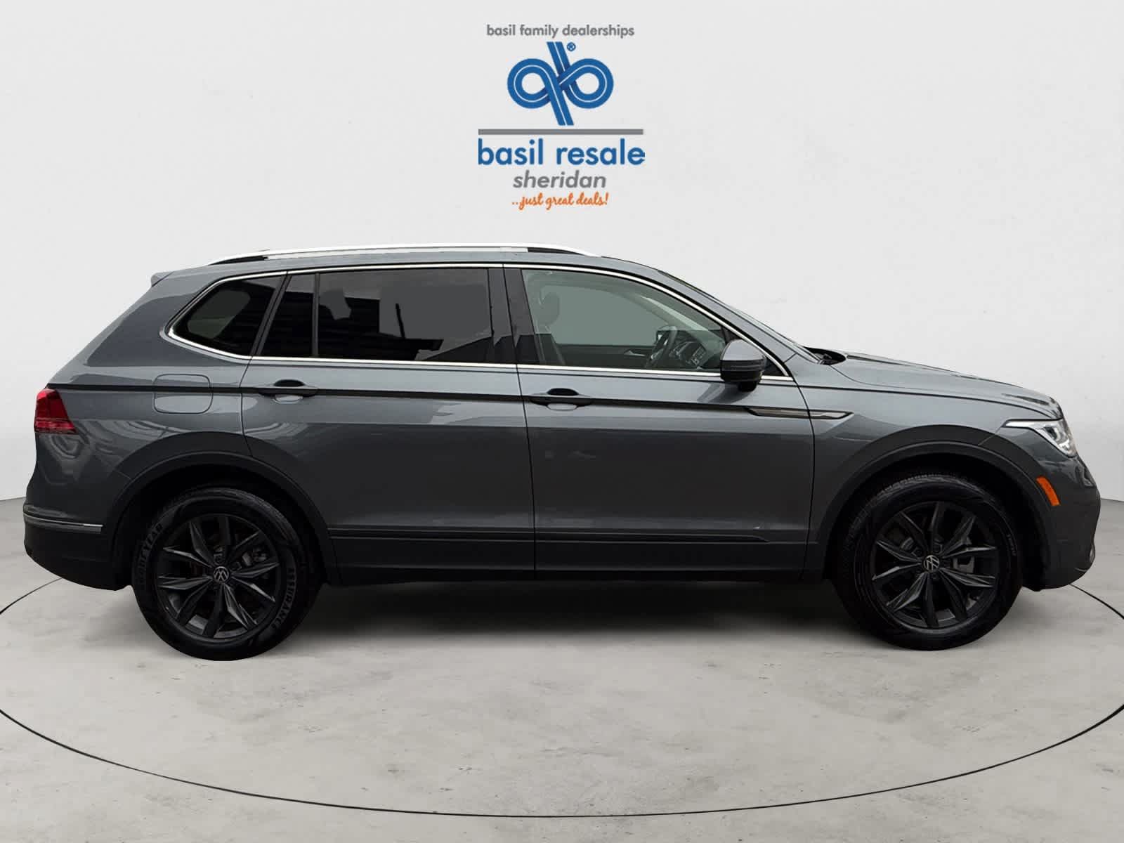 Used 2024 Volkswagen Tiguan SE FWD image 8