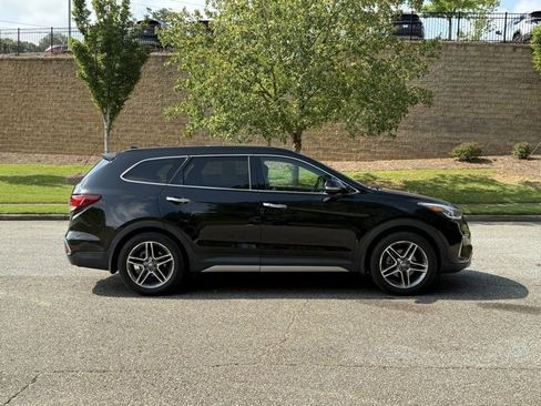 Used 2018 Hyundai Santa Fe Limited image 7