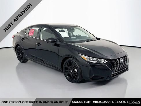 Certified 2025 Nissan Sentra SR w/ Midnight Edition image 3