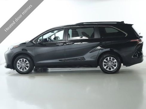Used 2024 Toyota Sienna XLE image 10