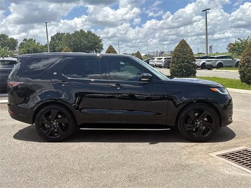 New 2025 Land Rover Discovery Dynamic SE image 7