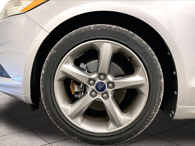 Used 2013 Ford Fusion SE FWD image 9