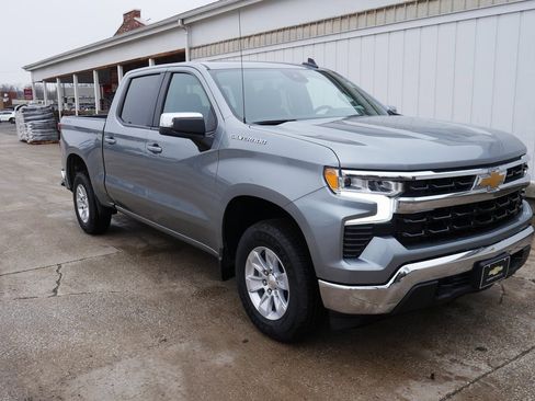 Used 2025 Chevrolet Silverado 1500 LT image 2