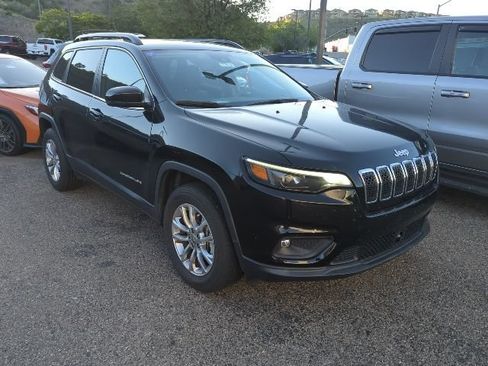 Used 2022 Jeep Cherokee Latitude Lux w/ Sun & Sound Group AWD/4WD image 2