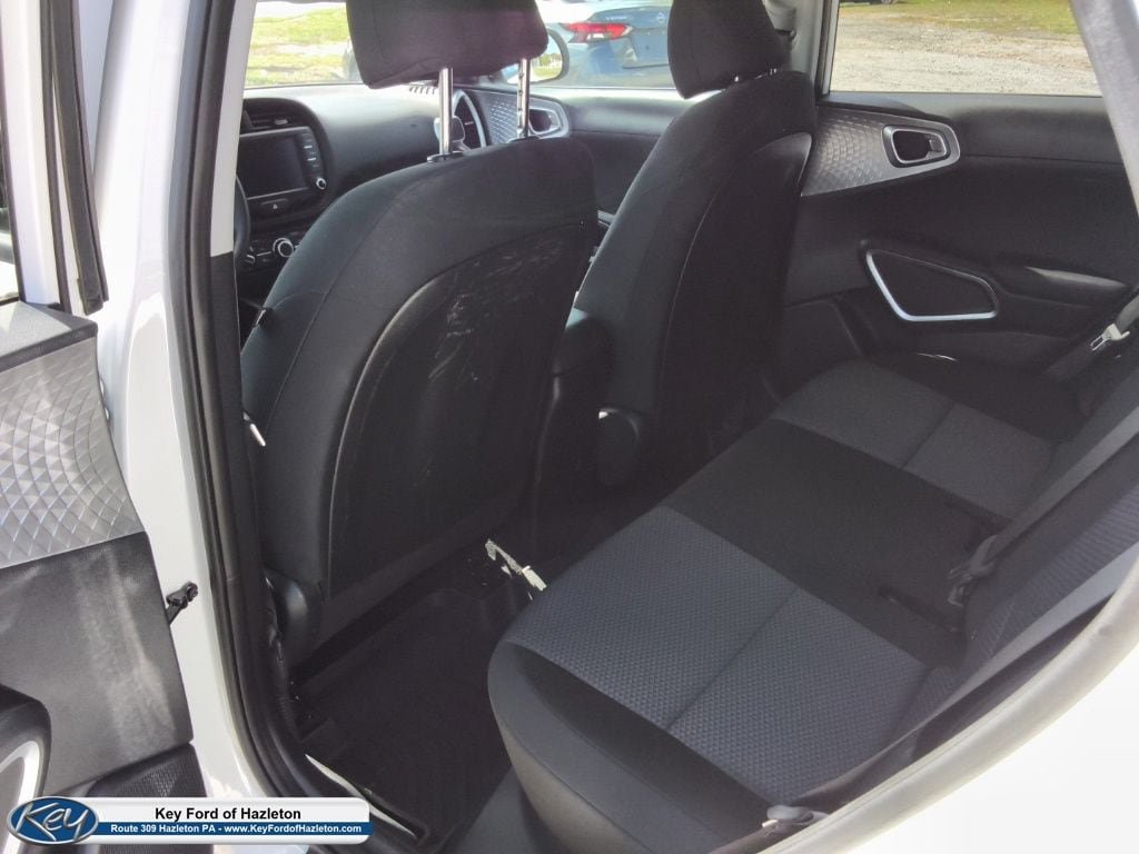 Used 2025 Kia Soul LX FWD image 16